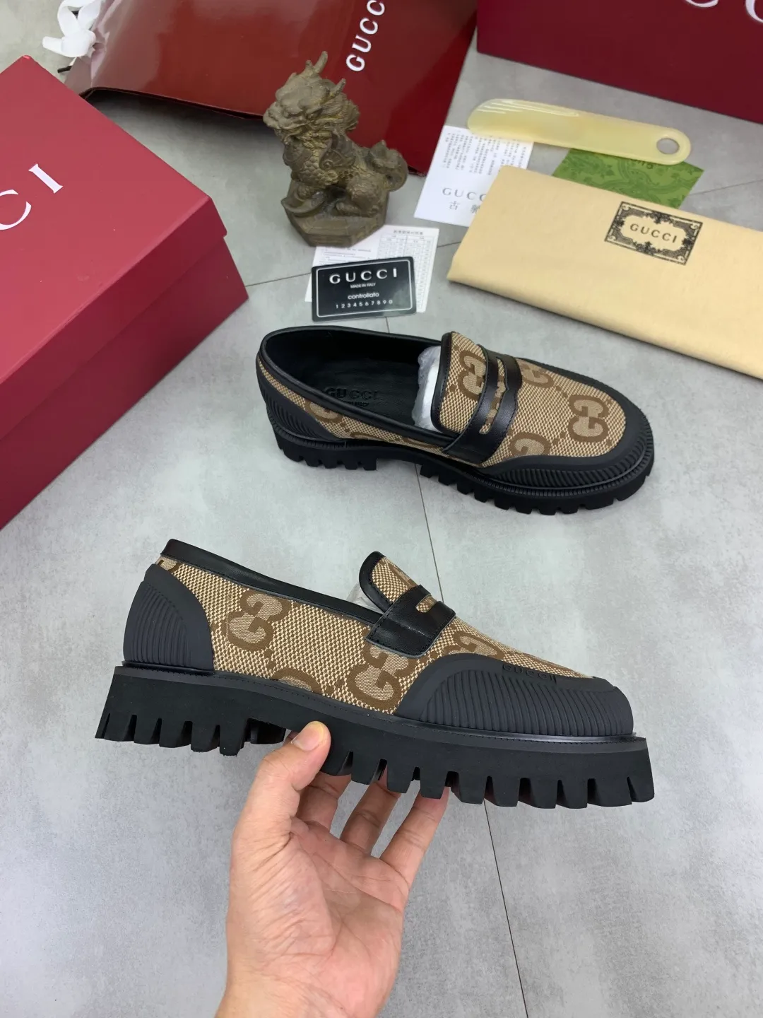 Men's Men's Shoes💰P440💰[New Style] Gucci lazy slip-on couple 🧑‍🤝‍🧑 best selection of leather shoes (Gucci) official website latest Gucci lazy 🎁 leather shoes, hot style 💥 style is simple and elegant, exclusive for trendy men. Unique official website latest brand original double G pressure Floral elements 👑 Original Gucci decoration, fashionable and elegant, original calf leather with double G denim ✅ Fully imported soft sheepskin lining, official website designated wear-resistant, rubber business outsole, classic model taken in person 🎬 Size: 36-46 Various colors available